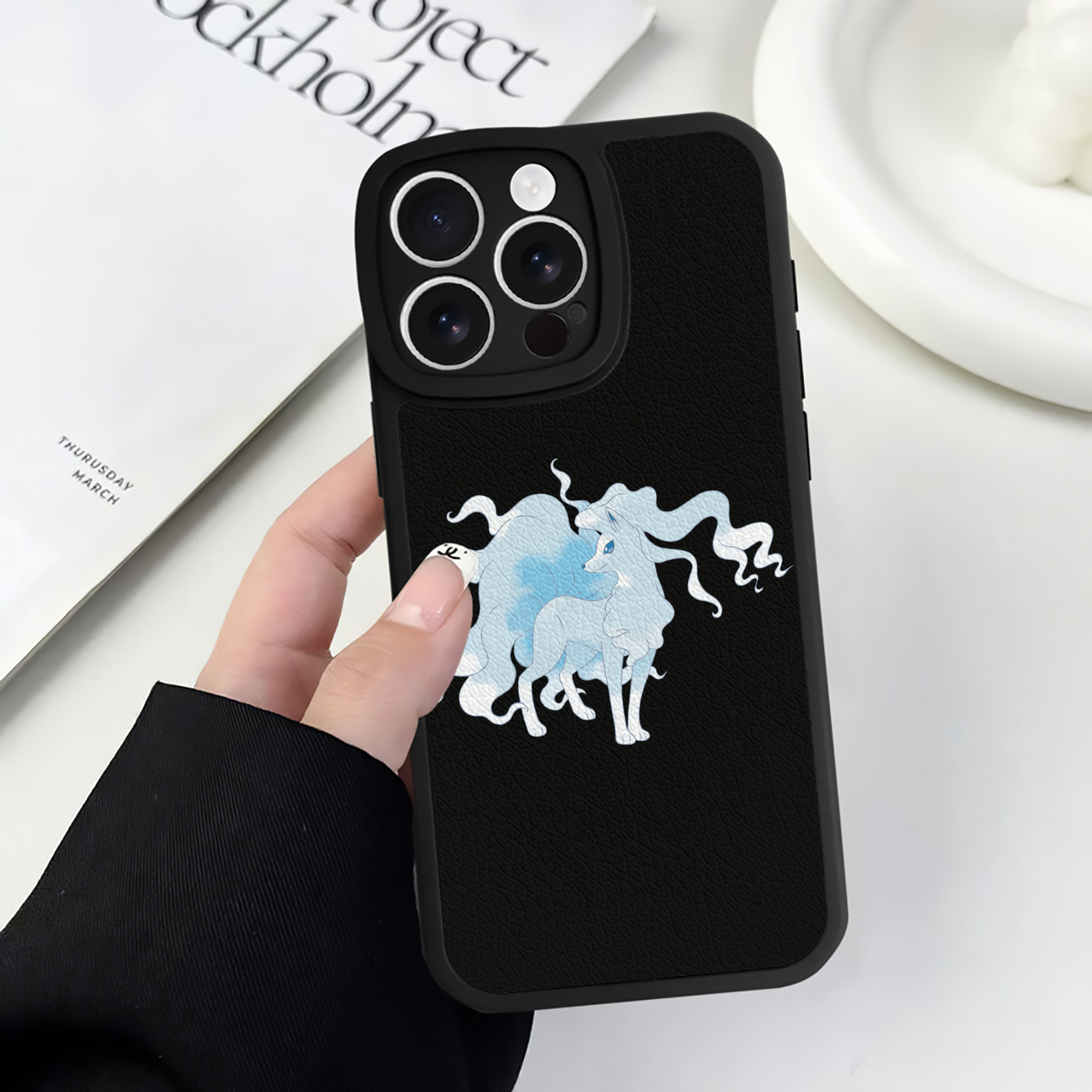 （画像用） ポケットモンスター Pokémon 【iPhone 16シリーズ対応】シリコンスマホケース（レザー調） 材質：シリコン